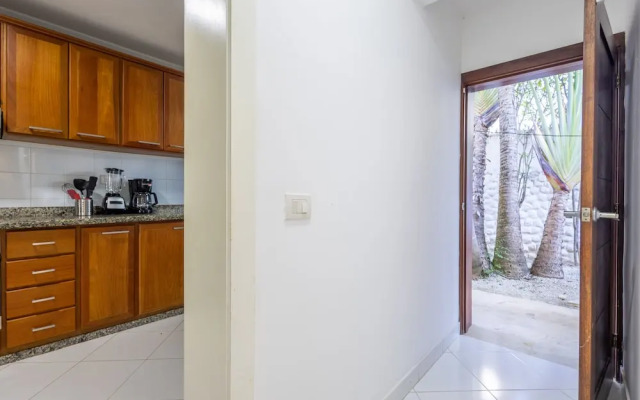 Beachfront 7BR Villa with Pool & Maid