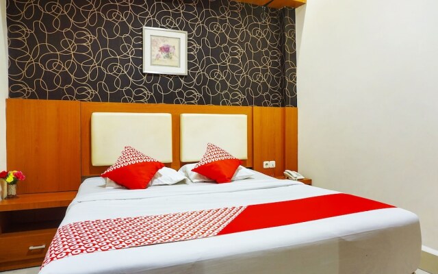 OYO Flagship 91245 Rika Hotel Makassar