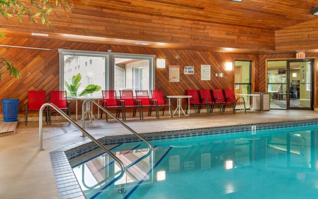 Coratel Inn & Suites By Jasper River Falls