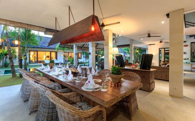 Luxury 5 Bedroom Villa With Private Pool, Bali Villa 2055