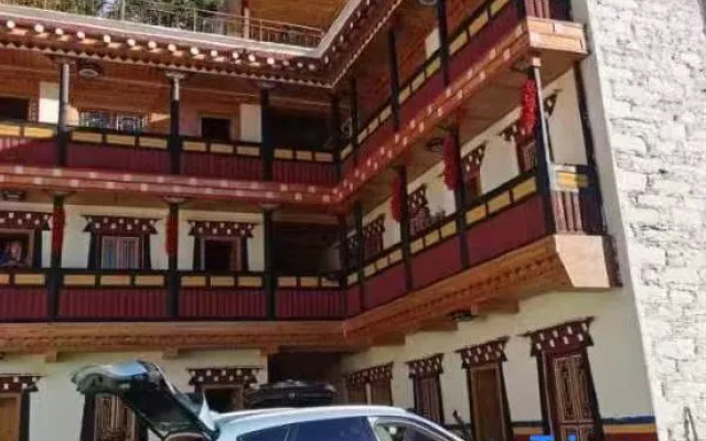 Banshan Yue Yi Lu Road Lihua Homestay (Zhonglu Tibetan Village)