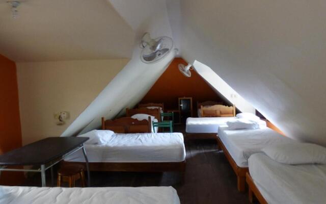 Cabanas y Hostal Zoh Laguna