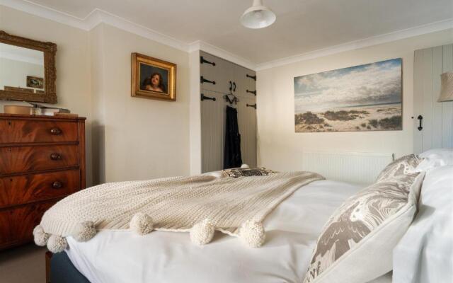 Quay House - Waterside Eclectic Style Character Home