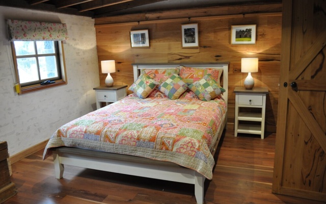 Bluestone Farm Cottage 19th Century – Guest Rooms – Melbourne