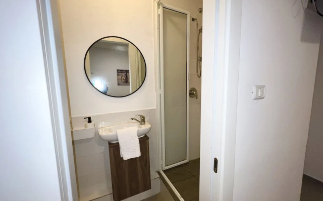 Ha-Carmel Market Apartment