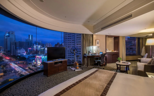 Grand Forward Hotel