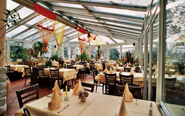 Angelis Pension - Restaurant zum grunen Baum