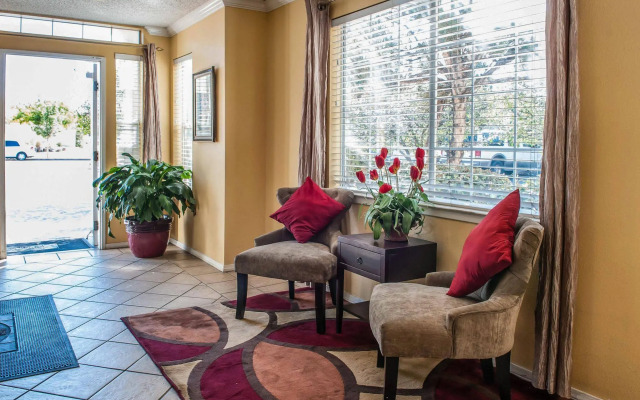 Suburban Studios Albuquerque Uptown