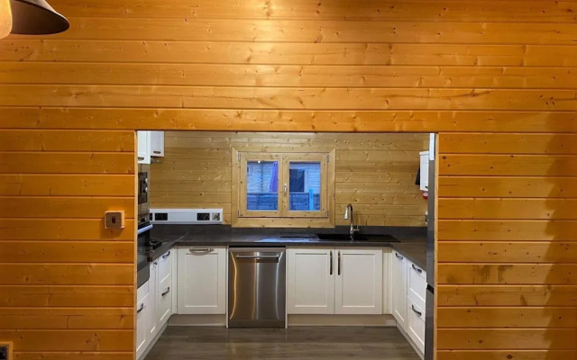 Inviting 2-bedroom Cabin in Ashton Under Hill