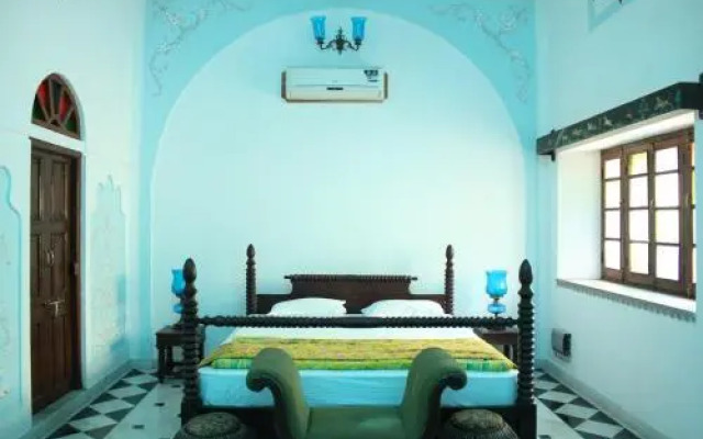 Ishwari Niwas Palace