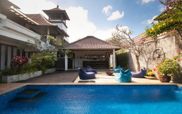 Black Pearl Villa Beachside