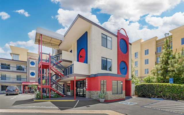 Best Western Courtesy Inn Hotel - Anaheim Resort at the Park