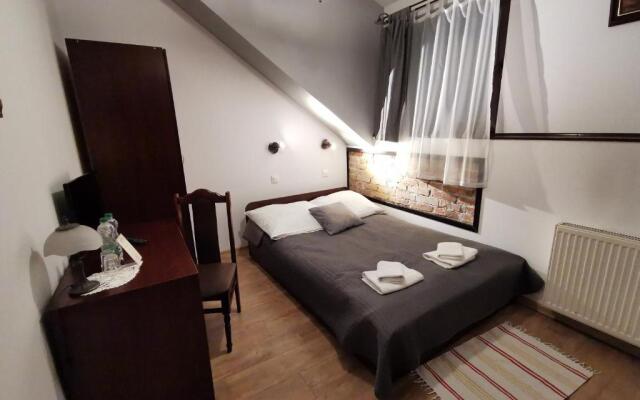 Dworek Złoty Róg Hotel i Restauracja