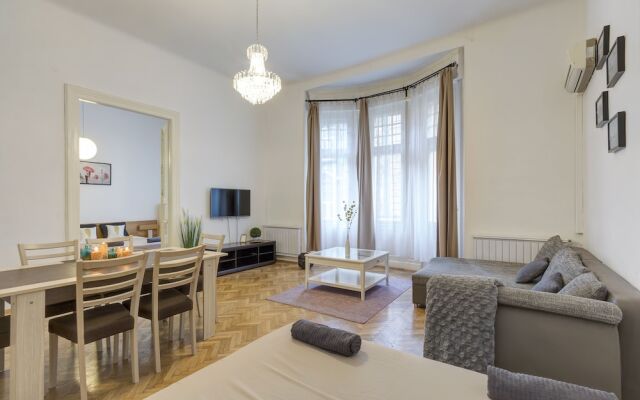 Real Apartments Lovag