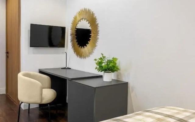 Four-Two Africa Lane Luxury Apartment