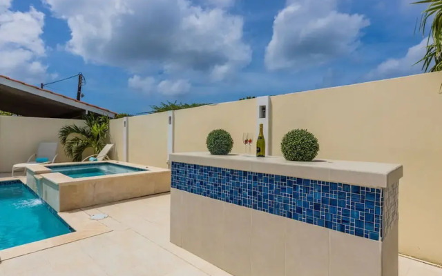 Beautiful 4BR 3BA Villa w Private Pool Jacuzzi