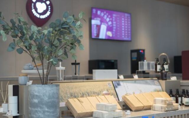 JI Hotel (Jinan Jingshidong Road Fenghuang Square)