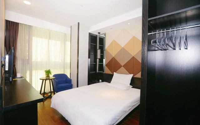 Luckyland Trade Building Hotel