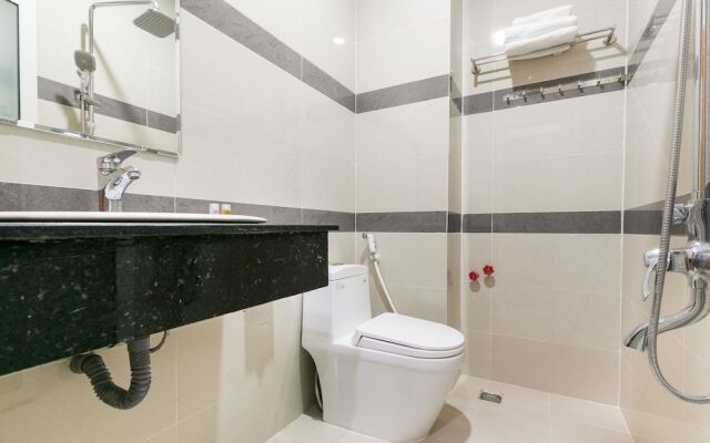 OYO 365 Rose Hotel