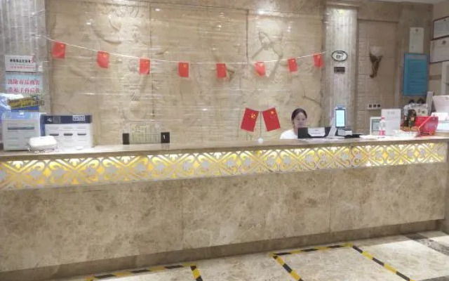 Chenlong 168 Hotel (Huaihua East Railway Station)