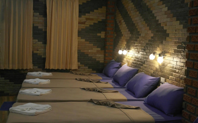 Phumthadarommanee Resort