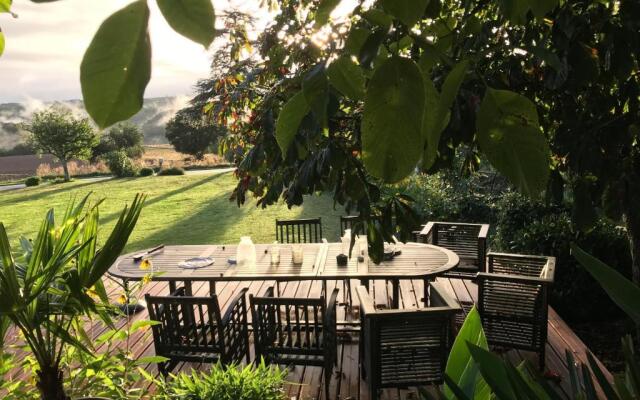 Chez Alice,Simplicite Et Petite Piscine