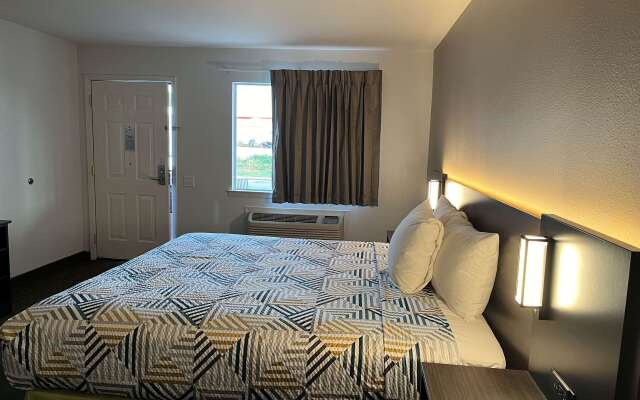 Motel 6 Junction, Texas - Llano River