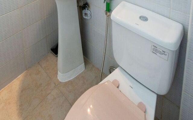 OYO 491 J & H Apartments