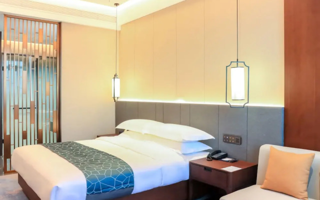 Yun-Ray Phoenix Hotel