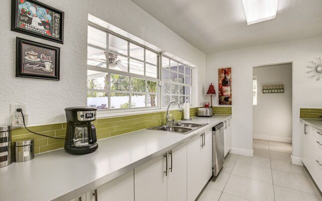 Sun-soaked Home w/ Pool in Lauderdale Lakes!