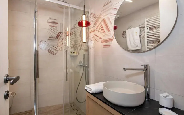 Flos Apartments