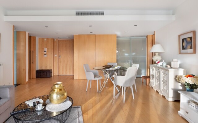 ALTIDO Superb Apt w/Terrace Pool & Spa in Cascais