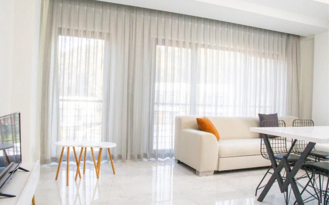 Sleek Flat w Garden 5 min to Beach in Milas