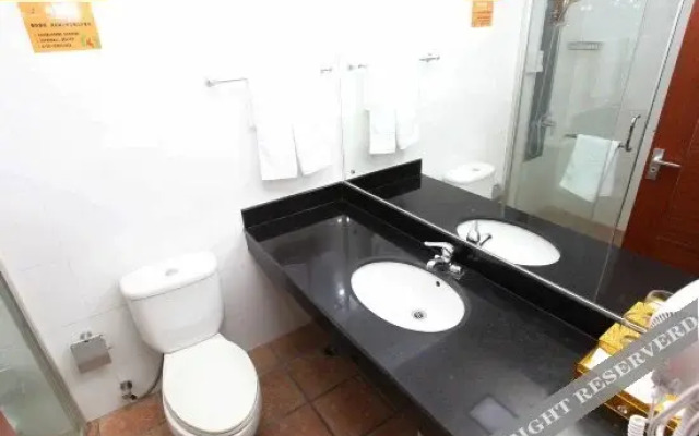 Tianjia Holiday Hotel (Nanjing Tianyin Avenue Metro Station Store)