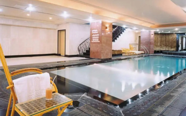 Parsian Esteghlal International Hotel