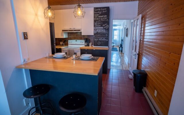Stunning 2 Bedroom Apt! 3mins Walk From CDN Metro