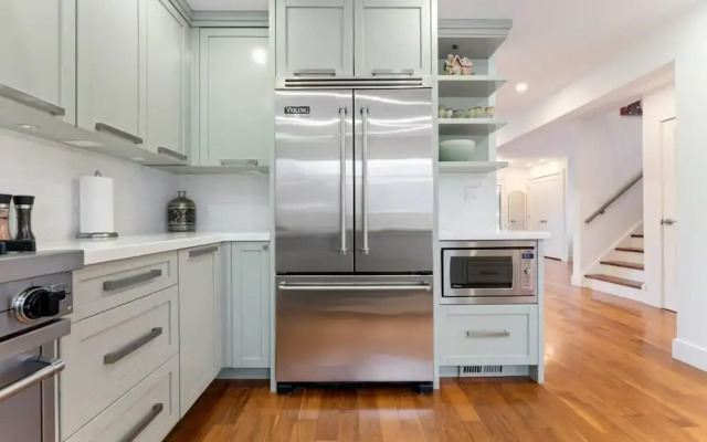 Spacious 2bdrm Home in Burlington