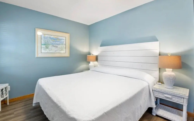 Courtyard Villas on Silver Lake Harbor