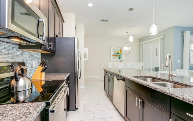 Romeo Circle Villa Story Lake 2