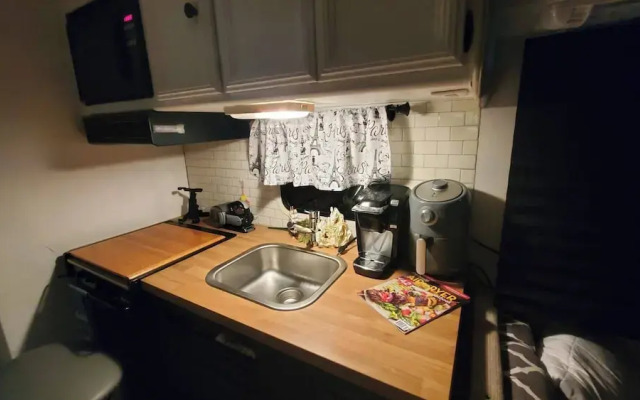 Camper Apt DE Sleeps 3