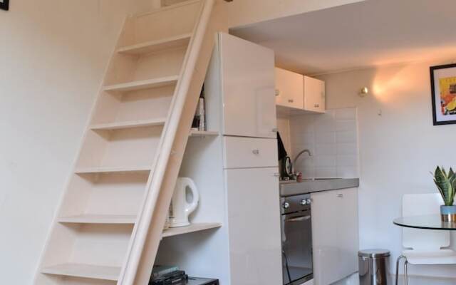 1 Bedroom Flat in Notting Hill With Mezzanine
