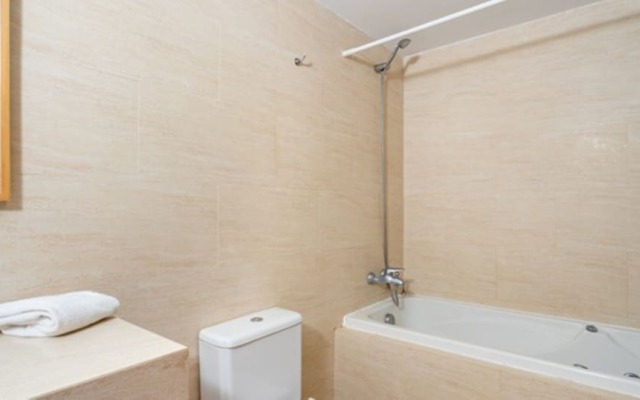 Apartment - 3 Bedrooms with Pool and WiFi - 107926