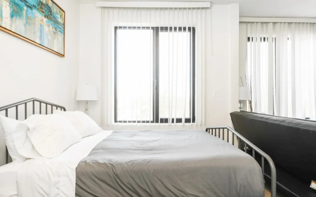 Luxury Studio 30 Mins to Manhattan Evonify