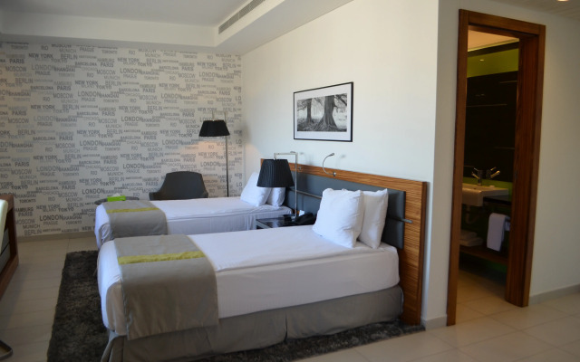 Warwick Stone 55 Hotel