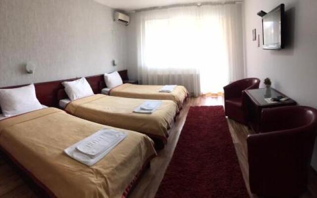 Hotel Tri "O" Topola