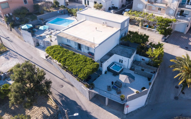 Apartments Lidija - see view with private hot tub and split level apartment with garden