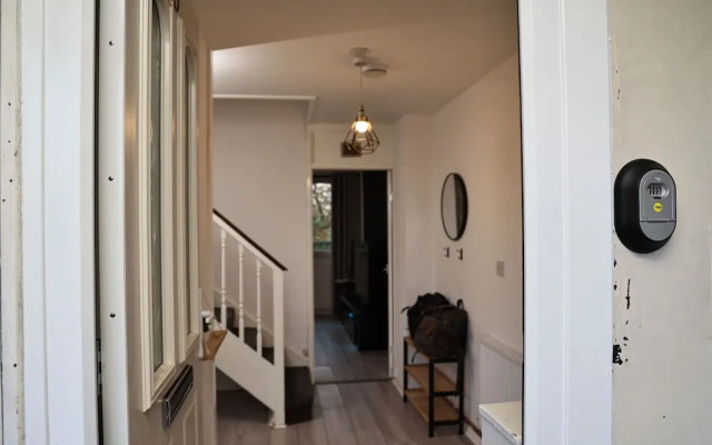 Kingston Duplex Apt Balcony, Parking & Wi-fi