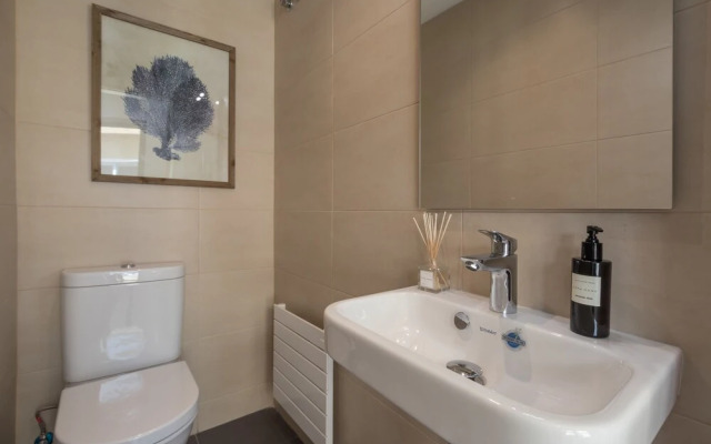 Chezmoihomes Plaza Nueva Deluxe