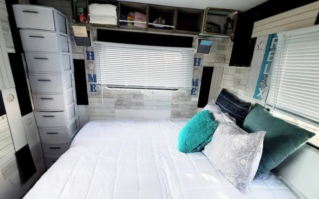 Camper Apt DE Sleeps 3