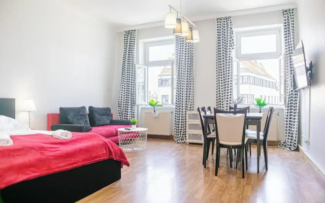 Stylish 2BR Apartment Long Stay for 5